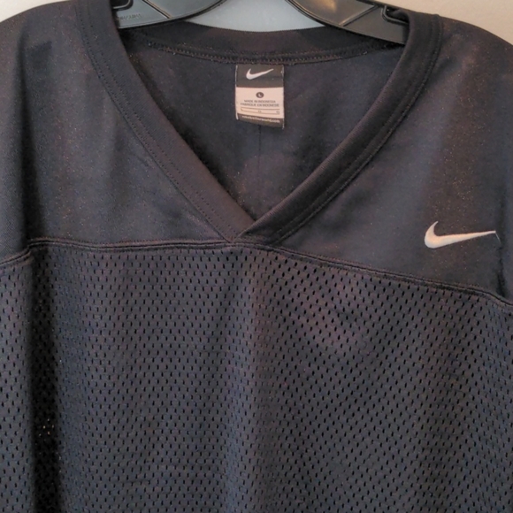 NWOT NIKE BLACK SHORT SLEEVED PERFORATED JERSEY - Picture 3 of 9